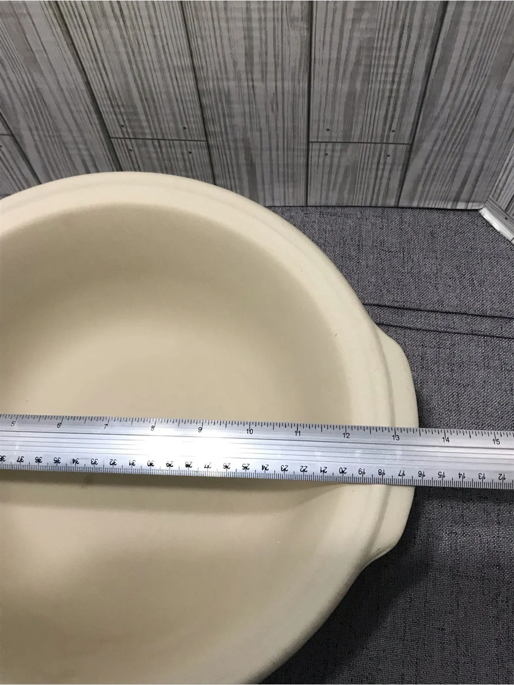 Large PamperChef Stoneware Baking Bowl